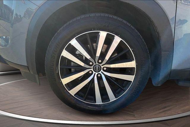 Used 2023 Gray Nissan Platinum image 9