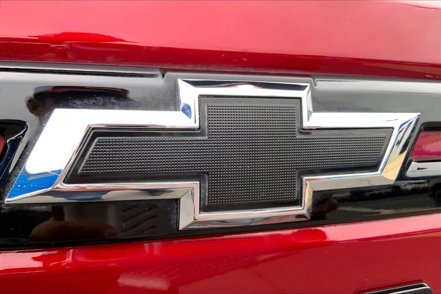 Used 2024 Radiant Red Tintcoat Chevrolet Z71 image 31