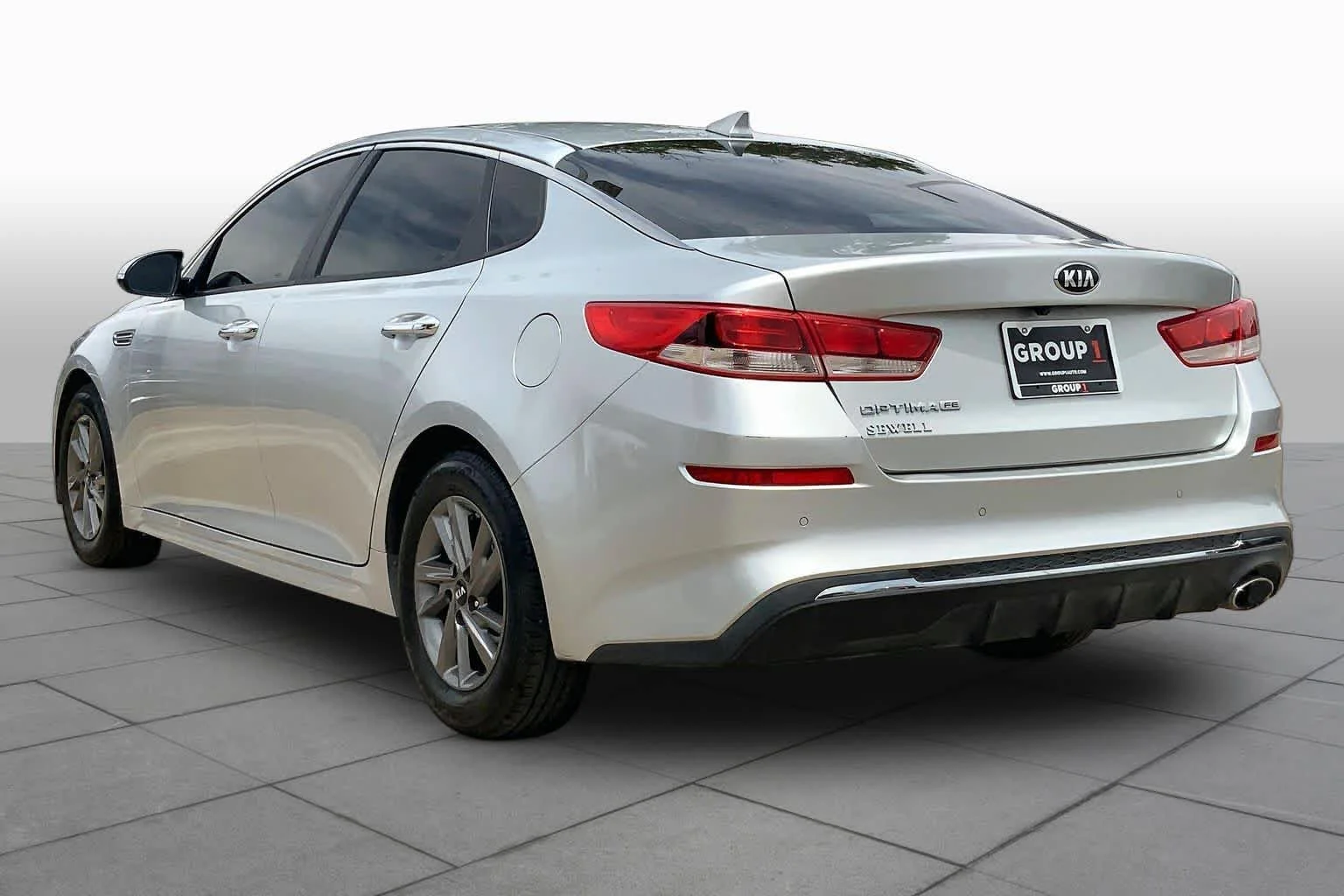 Used 2020 Sparkling Silver Kia LX image 12