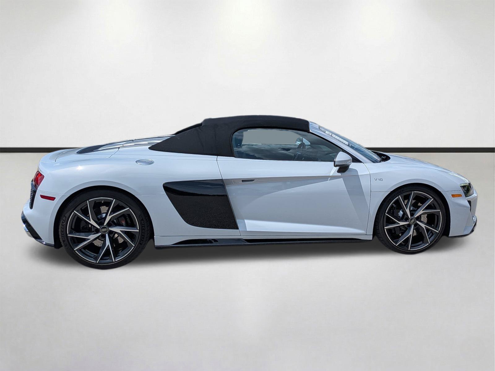 Used 2023 Suzuka Gray Metallic Audi V10 performance image 4