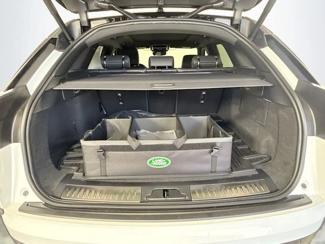 New 2026 Fuji White Land Rover P250 Base image 28