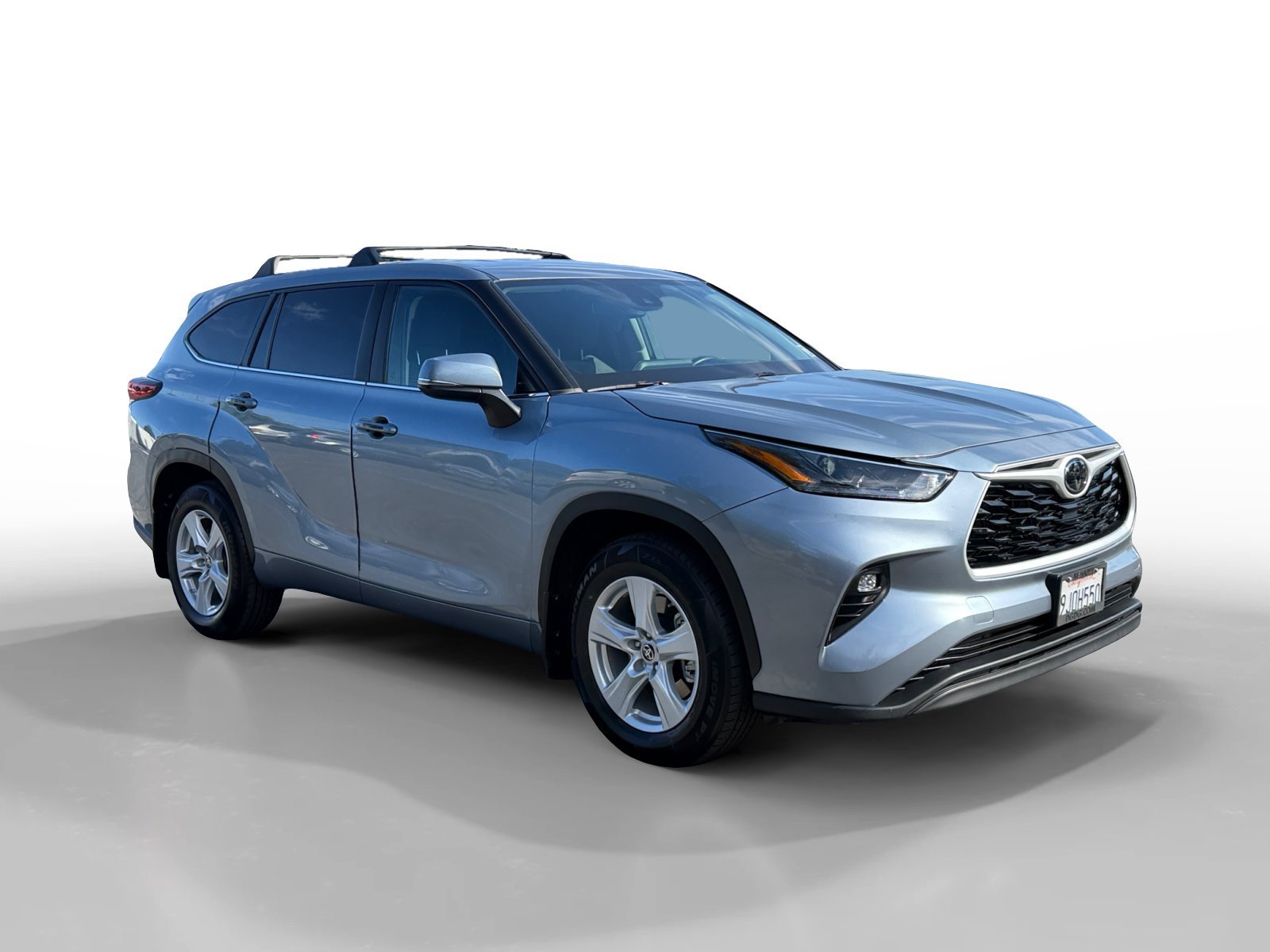 Used 2023 Moon Dust Toyota LE image 7