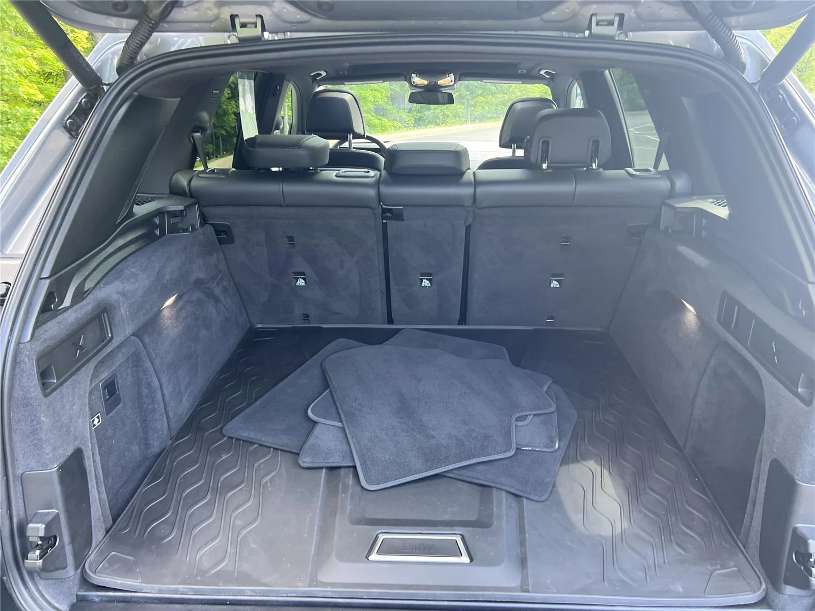 Used 2024 Skyscraper Grey Metallic BMW xDrive40i image 33