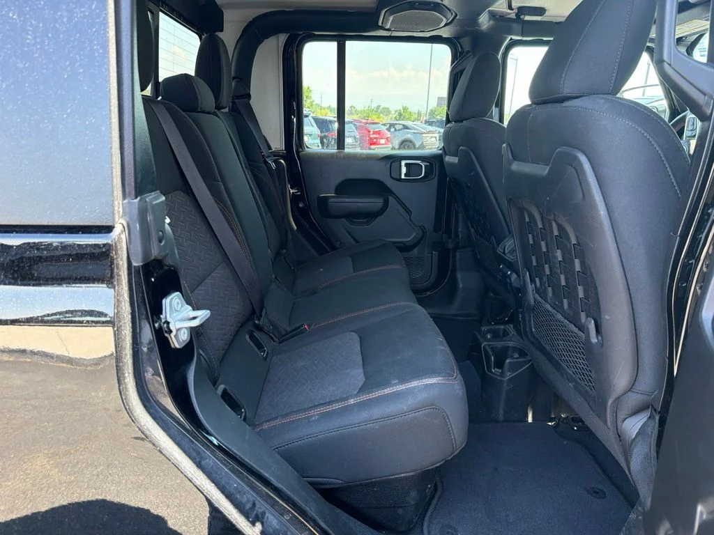 Used 2022 Black Clearcoat Jeep Mojave image 12