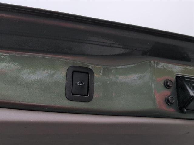 Certified Used 2019 ALUMINA JADE METAL Toyota  image 11
