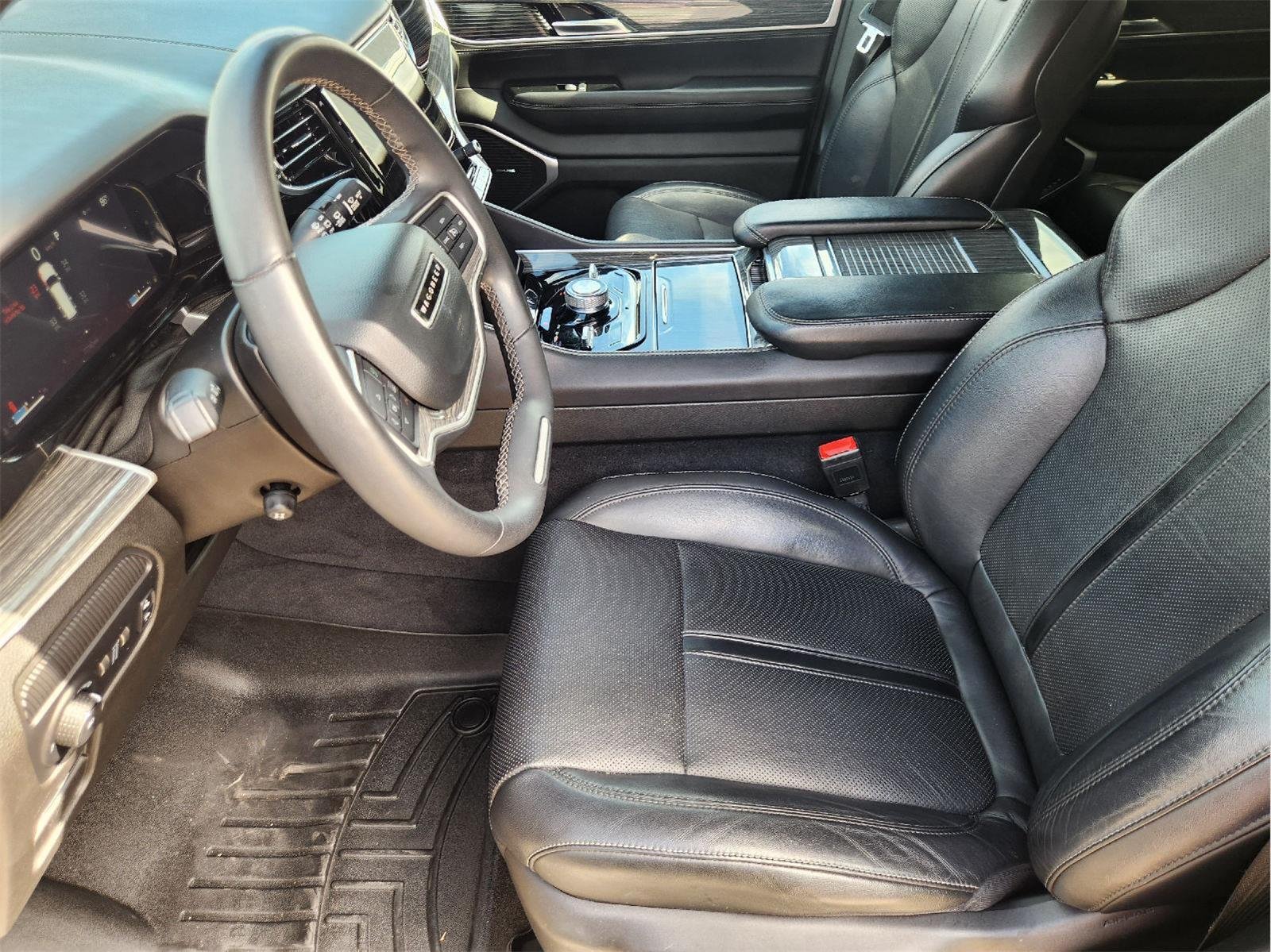 2022 Jeep Wagoneer photo 13 of 35