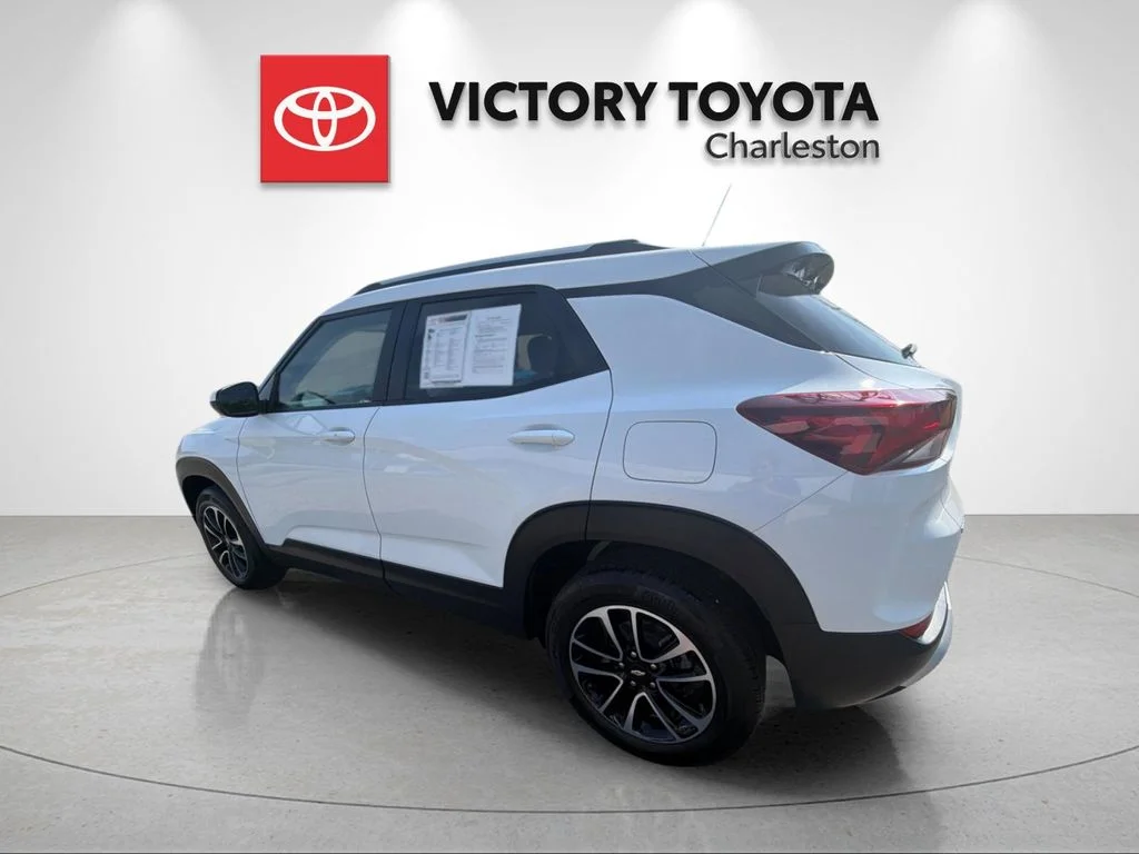 Used 2026 White Chevrolet LT image 3