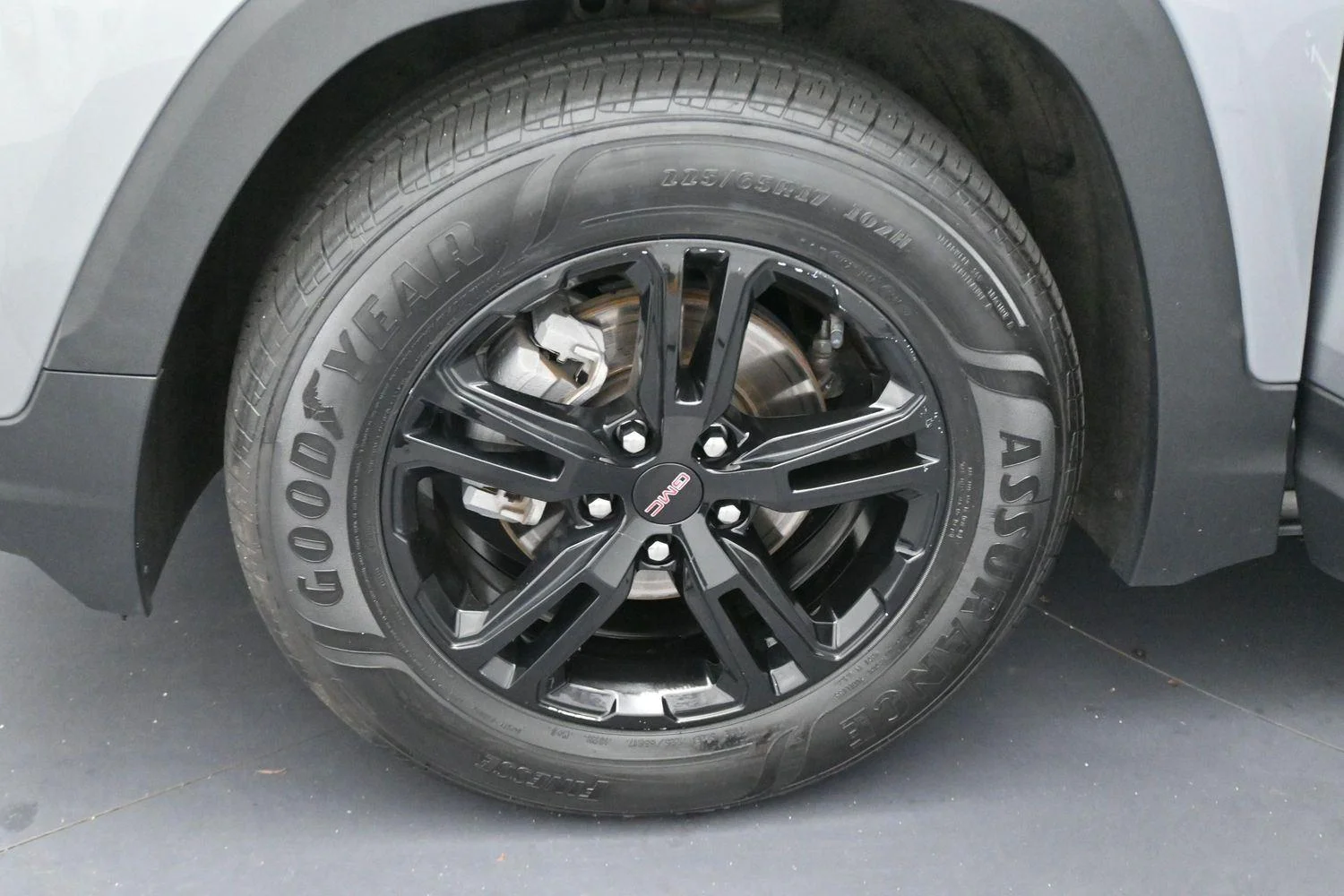 Used 2023 Sterling Metallic GMC AT4 image 41