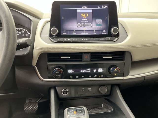 Used 2023 Pearl White Tricoat Nissan SV image 16
