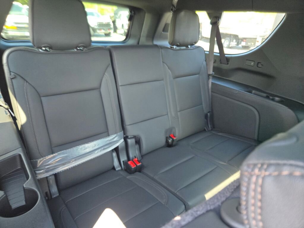 2026 Chevrolet Suburban High Country - Photo 9