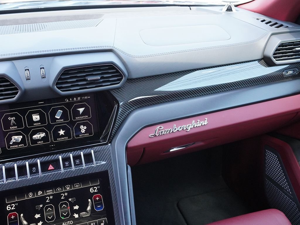 Used 2022 Black Lamborghini Base image 38