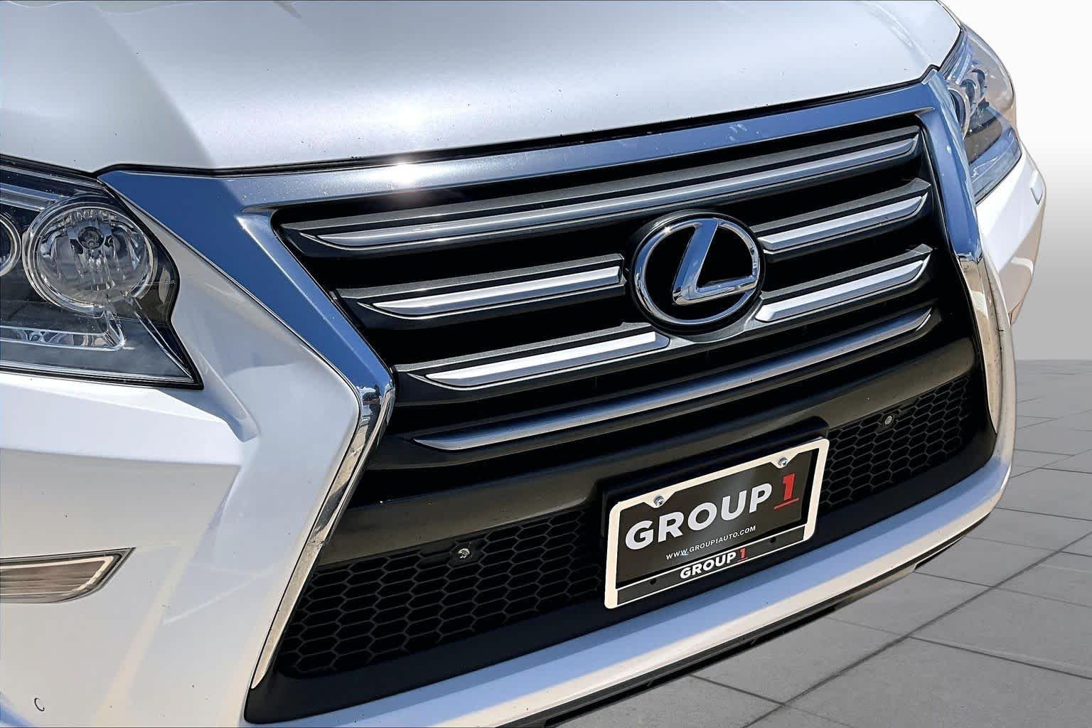 Used 2016 Starfire Pearl Lexus  image 29