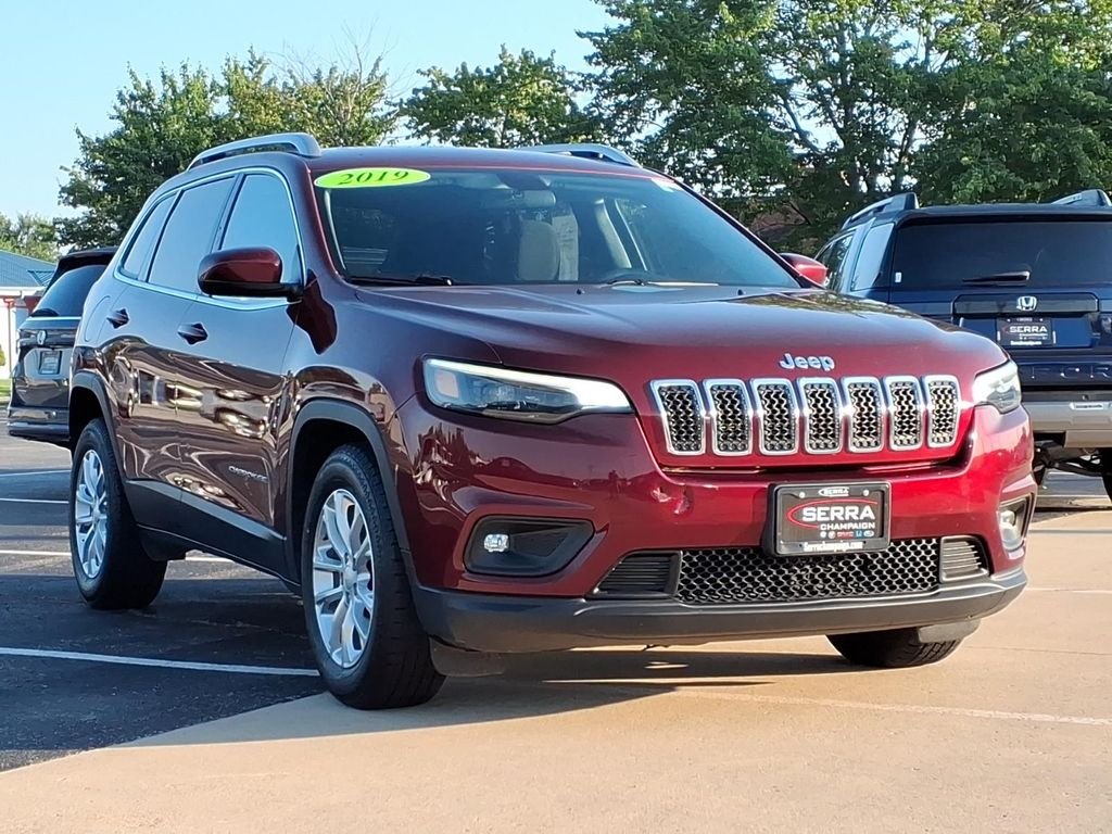 Used 2019 Velvet Red Pearlcoat Jeep Latitude image 15
