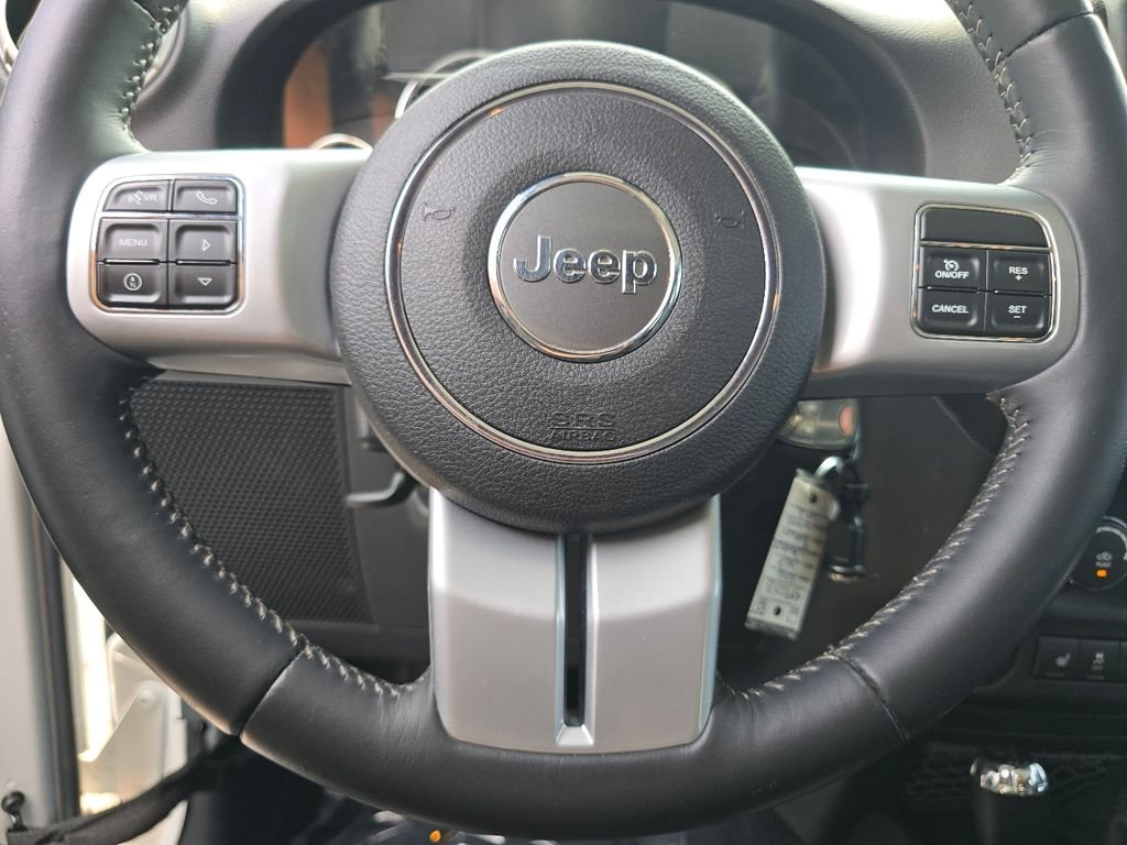 Used 2016 White Jeep Unlimited Rubicon image 36