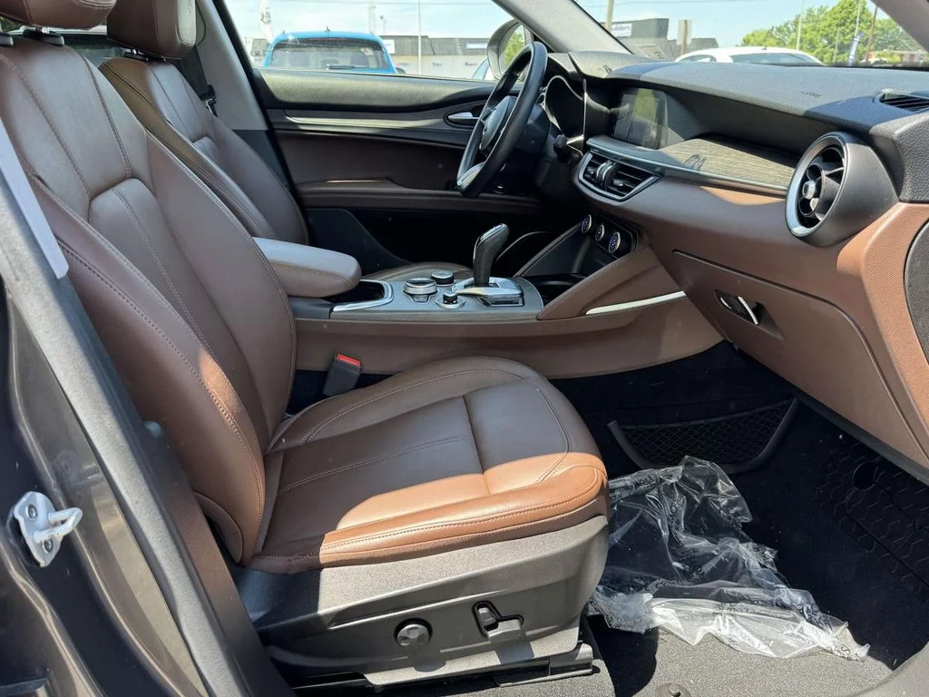 Used 2021 Gray Alfa Romeo Ti image 16