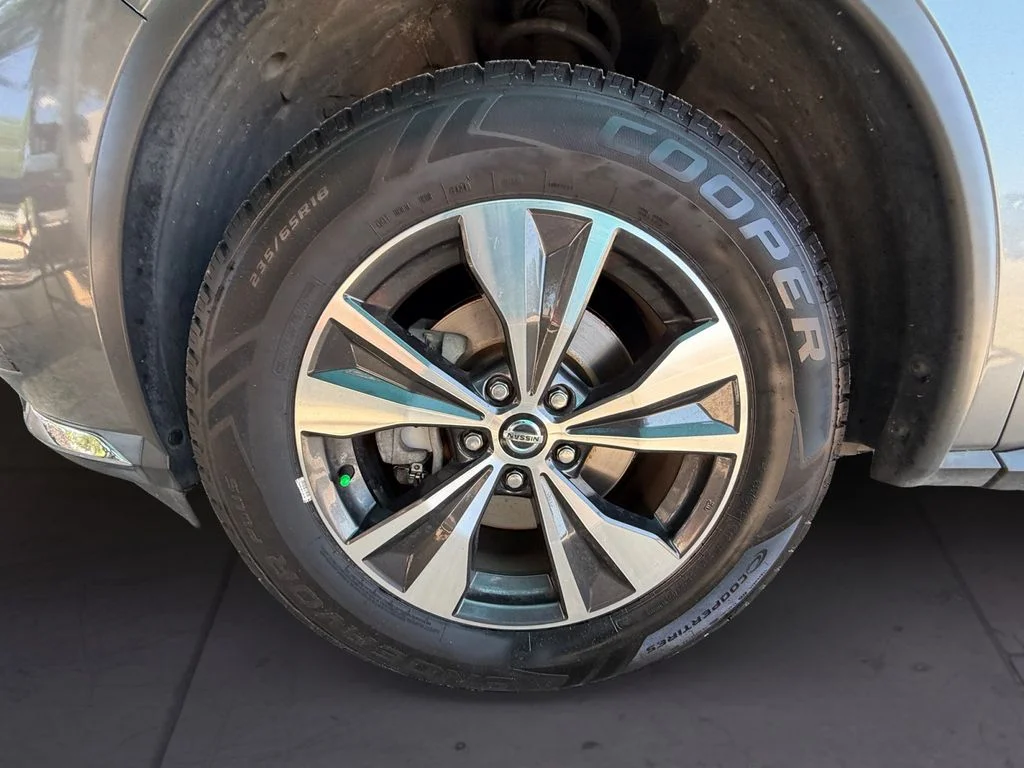 Used 2020 Gray Nissan SV image 9