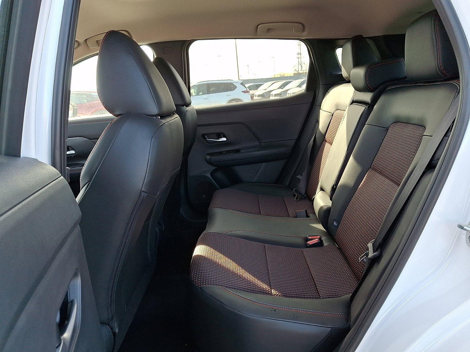 New 2026 Aspen White TriCoat / Super Black Two-tone Nissan SR image 5