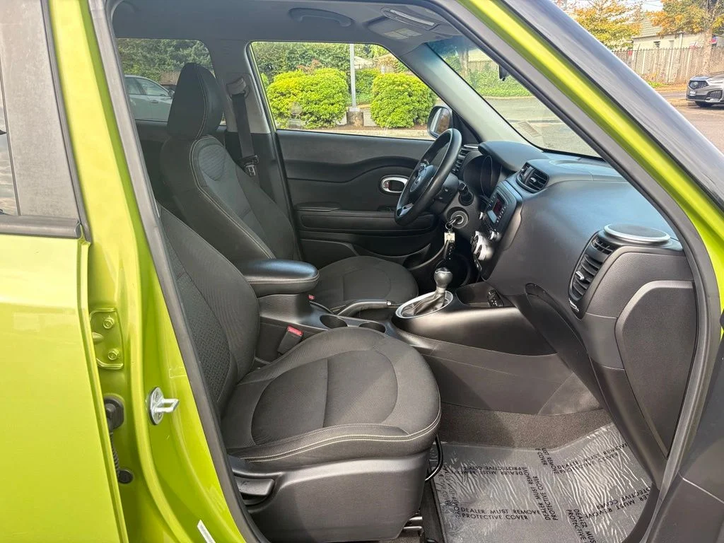 Used 2014 Green Kia Plus image 22