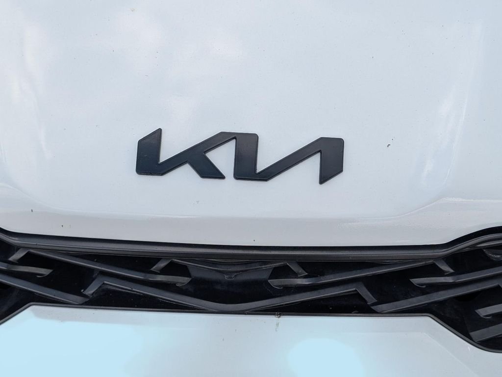 Used 2022 White Kia GT-Line image 3