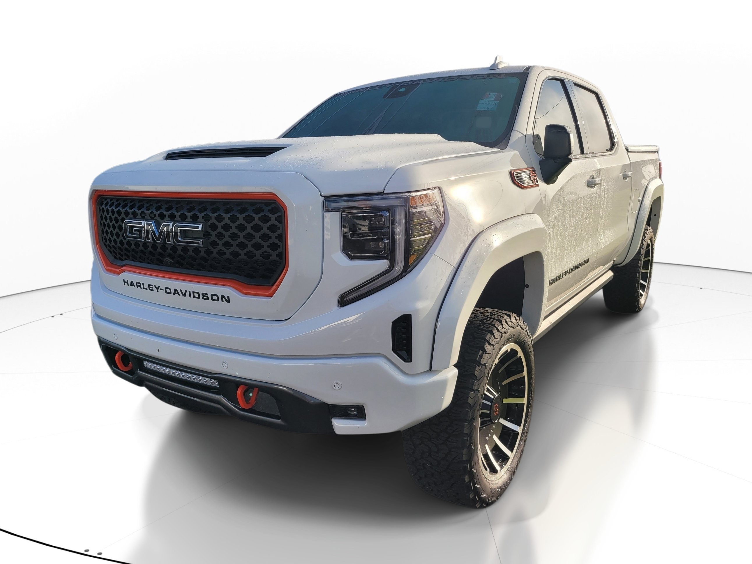 Used 2025 Summit White GMC AT4 image 3