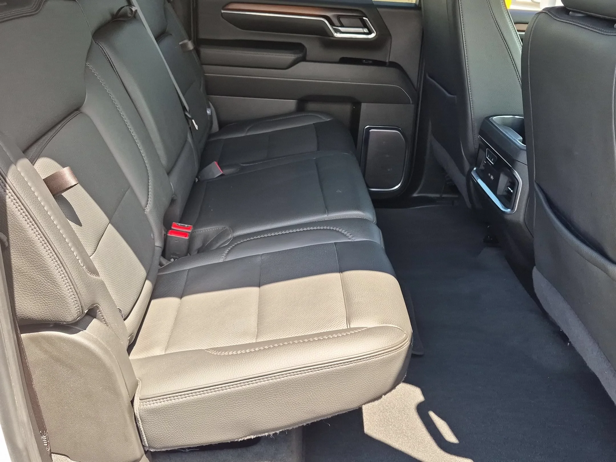 Used 2024 Summit White GMC Denali image 27