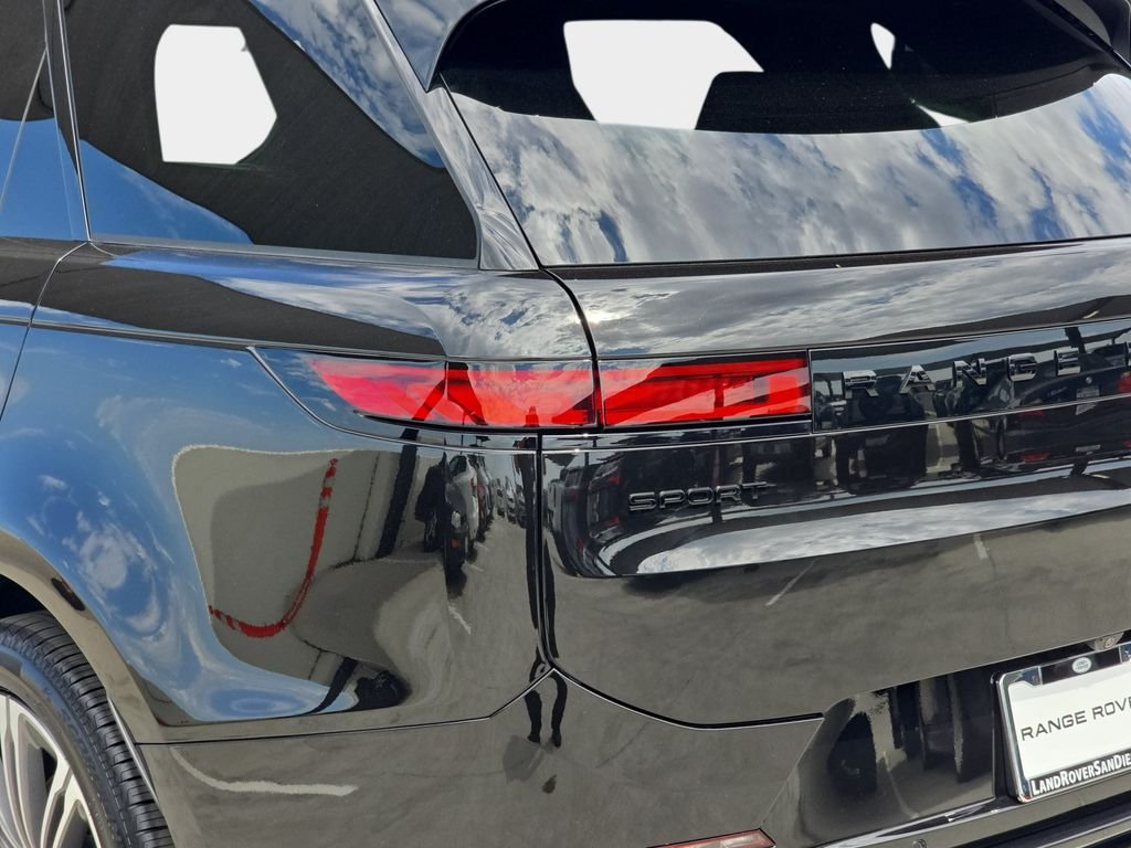 New 2026 Obsidian Black in Gloss Finish Land Rover Autobiography image 37