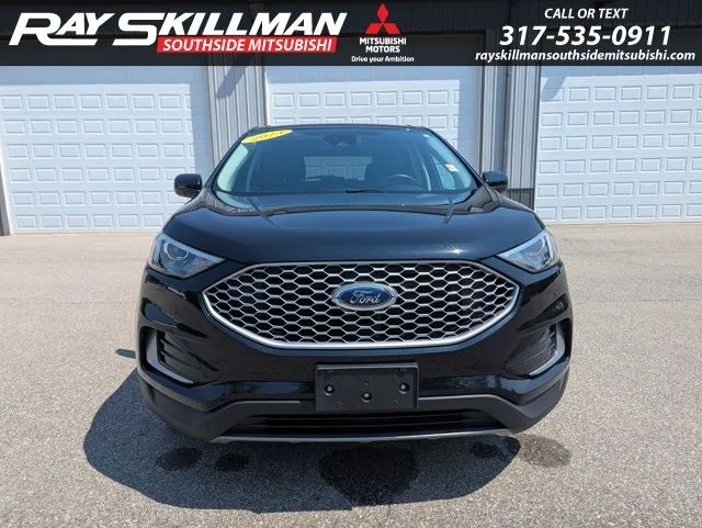 Used 2017 Blue Ford SE image 2