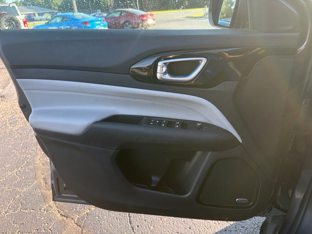 Used 2022 Gray Jeep Limited image 38
