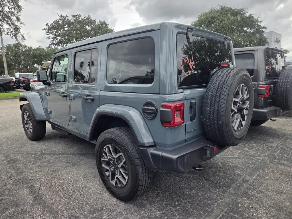 Used 2026 Anvil Clearcoat Jeep Sahara image 4