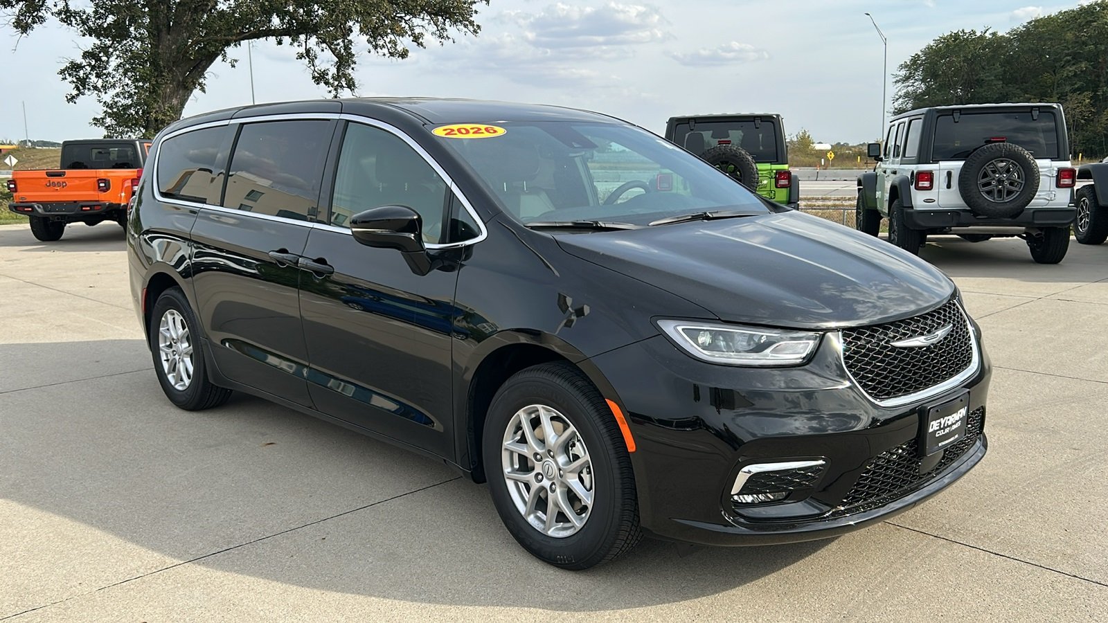 2026 Chrysler Pacifica Select