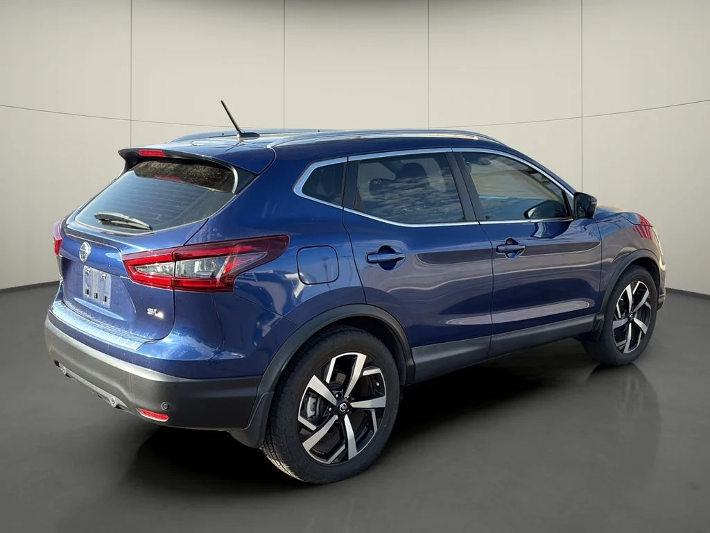 Used 2022 Blue Nissan SL image 7