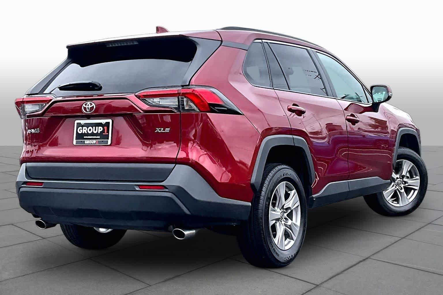 Used 2025 Ruby Flare Pearl Toyota XLE image 13