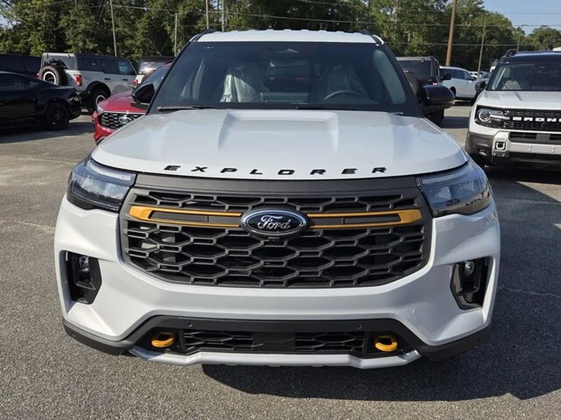New 2026 Space White Metallic Ford Tremor® image 2
