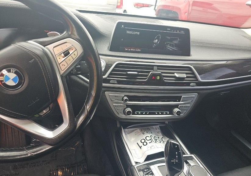 Used 2022 Black BMW 740i image 9
