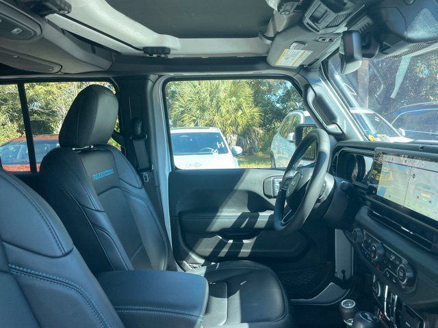 Used 2024 Silver Zynith Clearcoat Jeep Rubicon X image 8