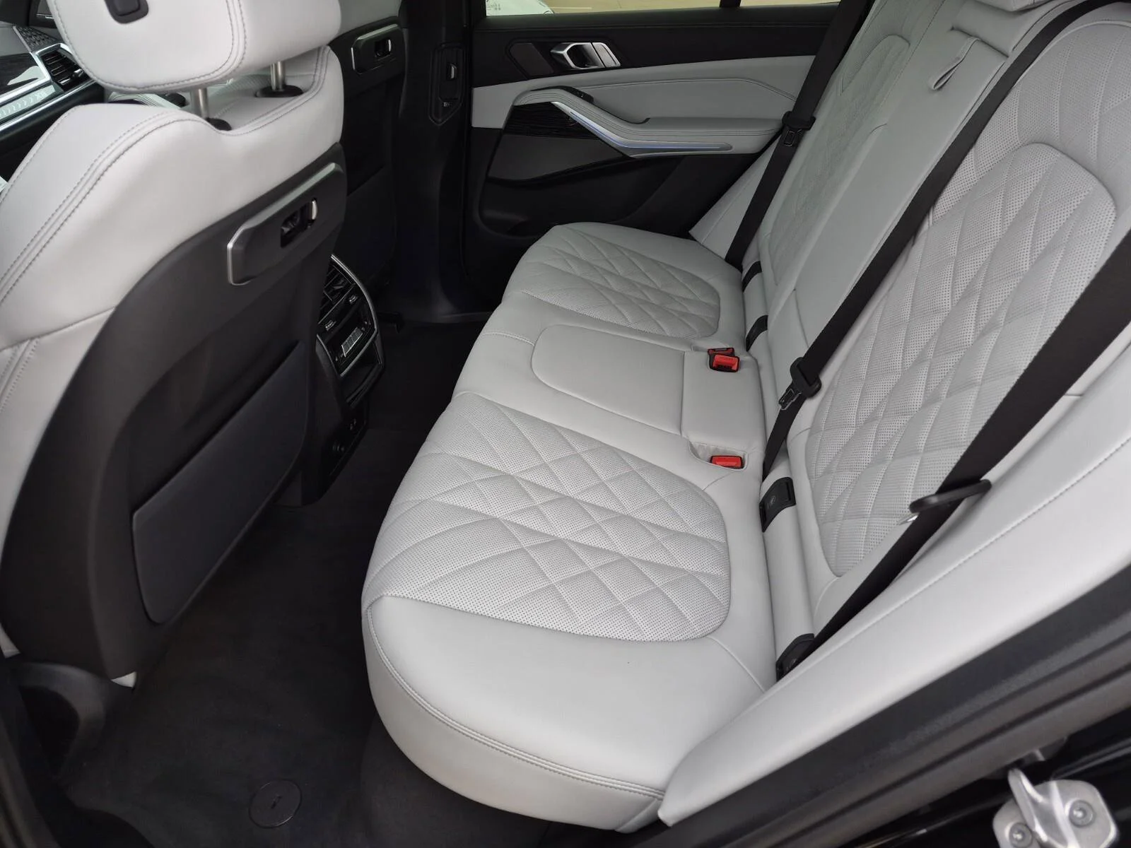 2026 BMW X5 50e - Photo 32