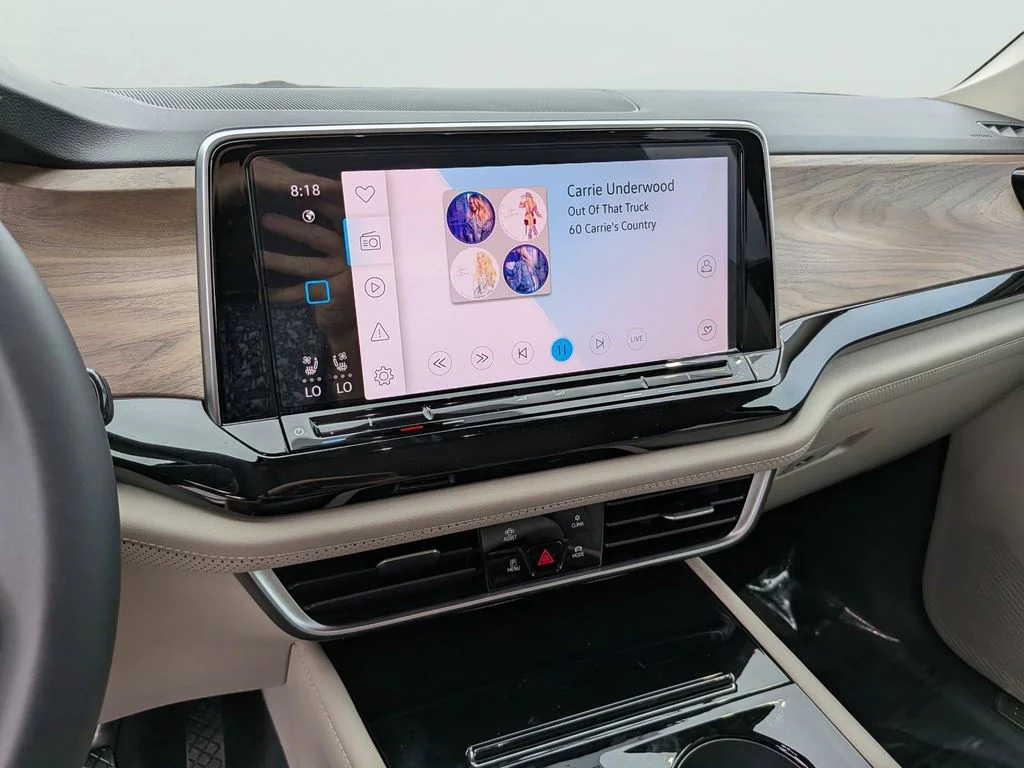 New 2026 Black Volkswagen 2.0T SE w/Technology image 17