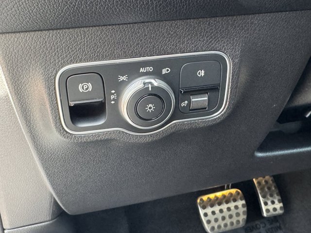 Used 2025 Polar White Mercedes-Benz GLB 250 image 18