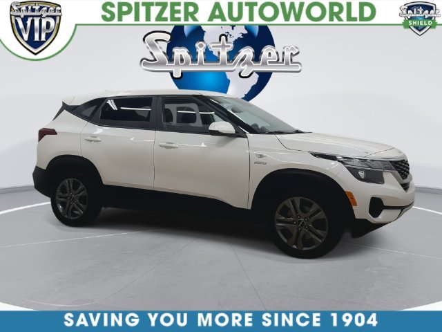 Used 2023 White Kia LX image 10