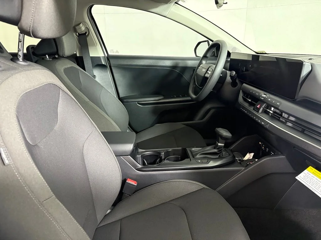 New 2026 Snow White Pearl Kia LXS image 14