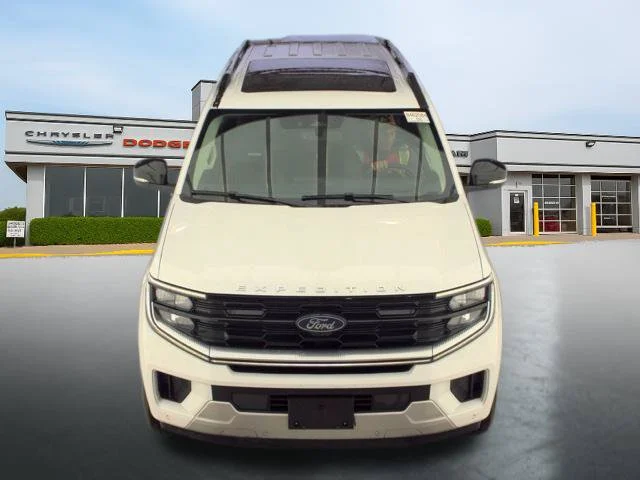 Used 2025 White Ford Platinum image 3