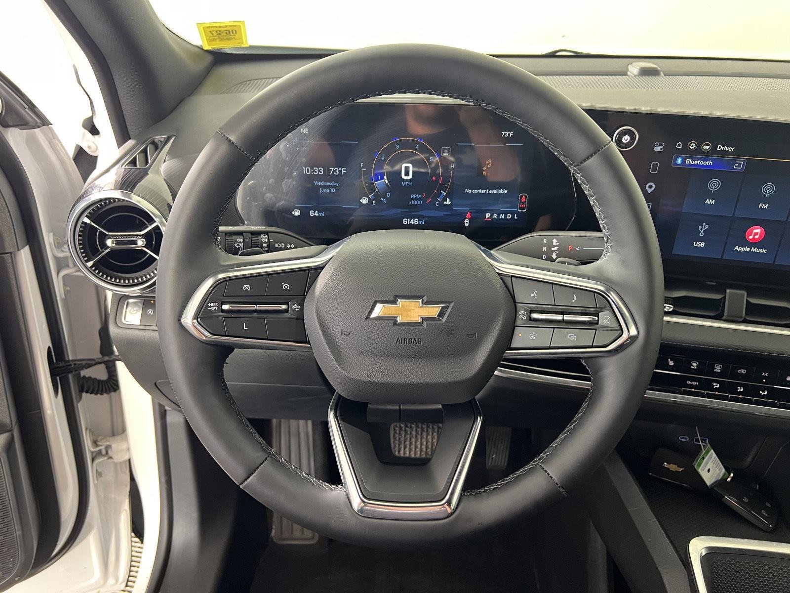 Used 2025 Summit White Chevrolet FWD LT image 24