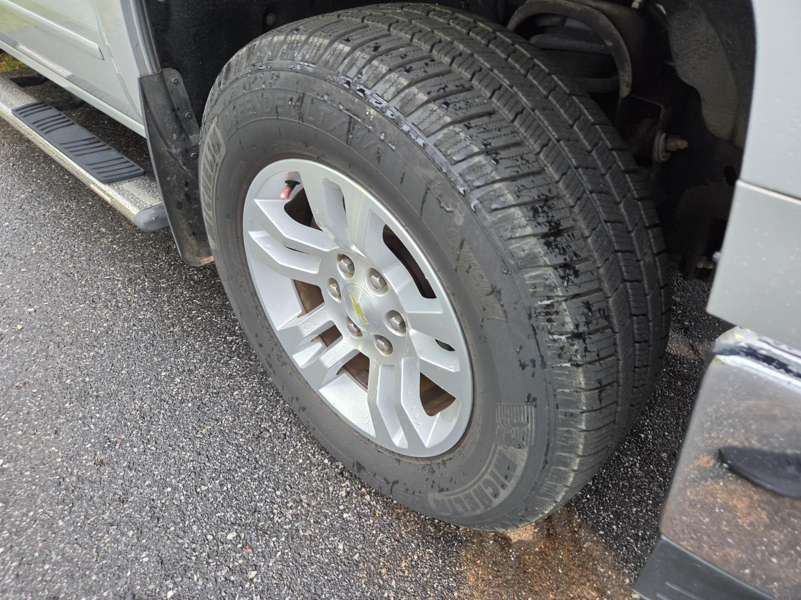 Used 2015 SILVER ICE METALLIC Chevrolet LT image 4