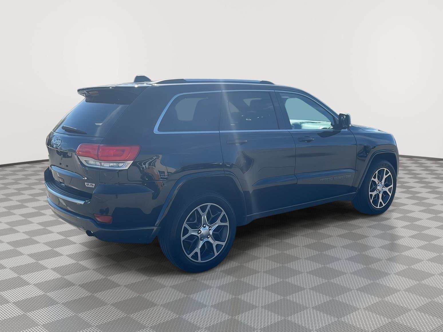 Used 2018 Diamond Black Crystal Pearlcoat Jeep Sterling Edition image 5