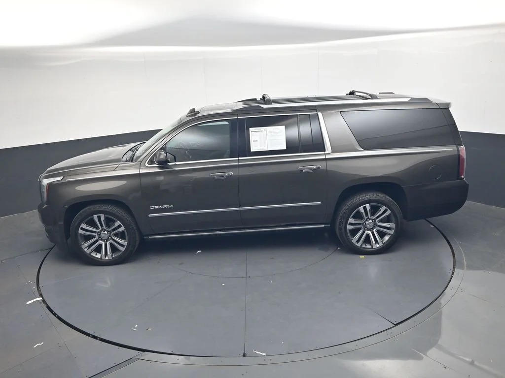 Used 2019 Gray GMC Denali image 32
