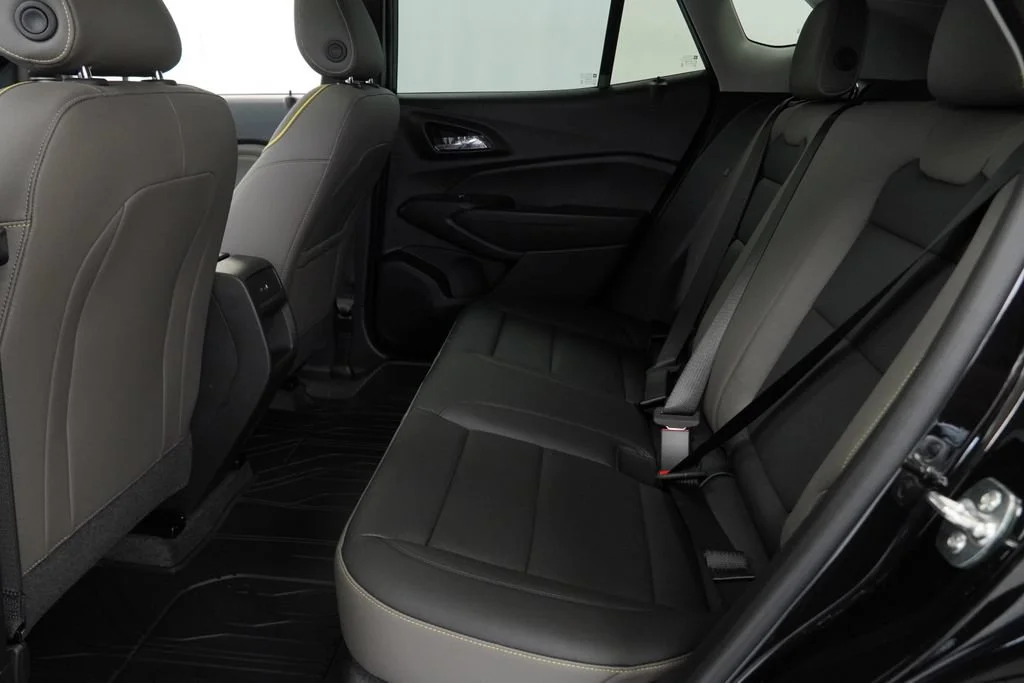 New 2026 Mosaic Black Metallic Chevrolet ACTIV image 11