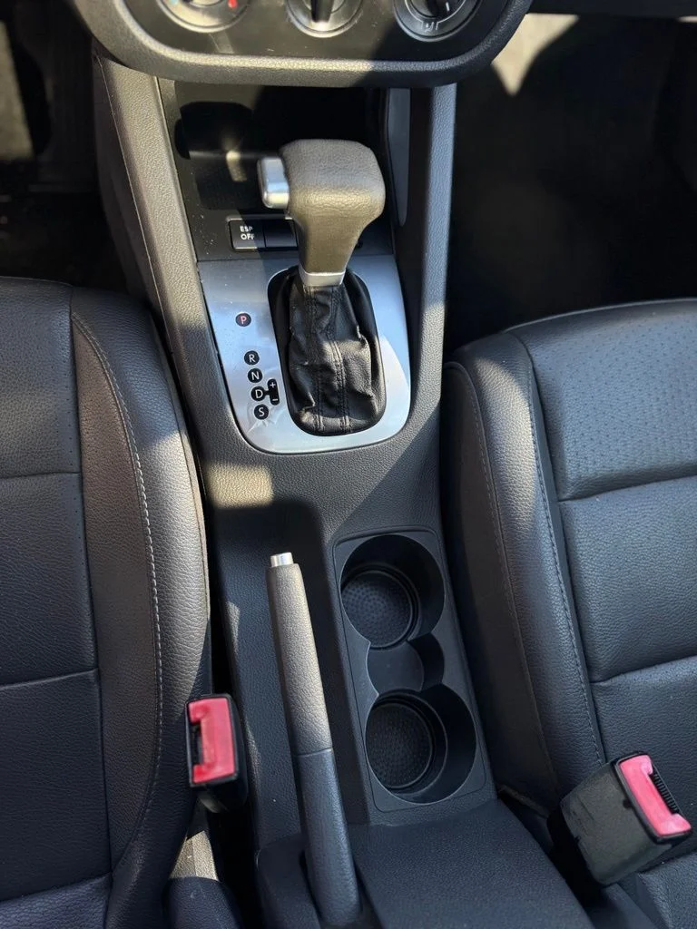 Used 2009  Volkswagen 2.5L SE image 17