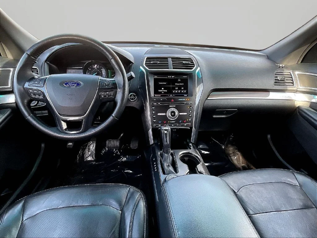 Used 2016 Silver Ford Limited image 7