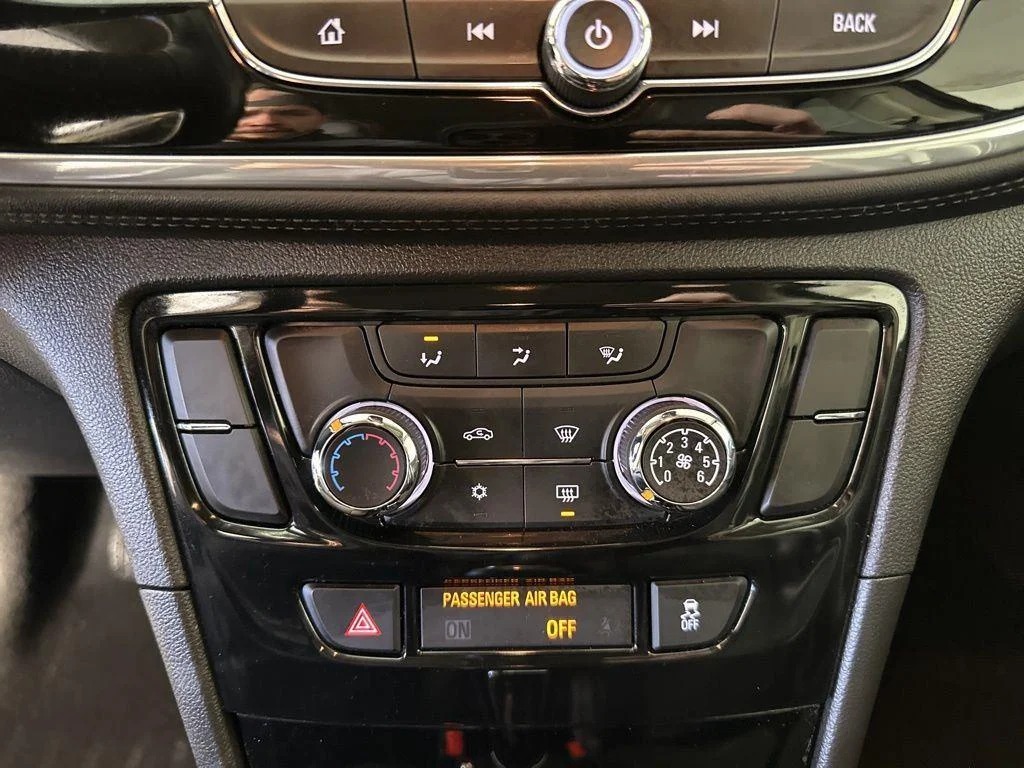 Used 2020 Azure Buick Preferred image 7