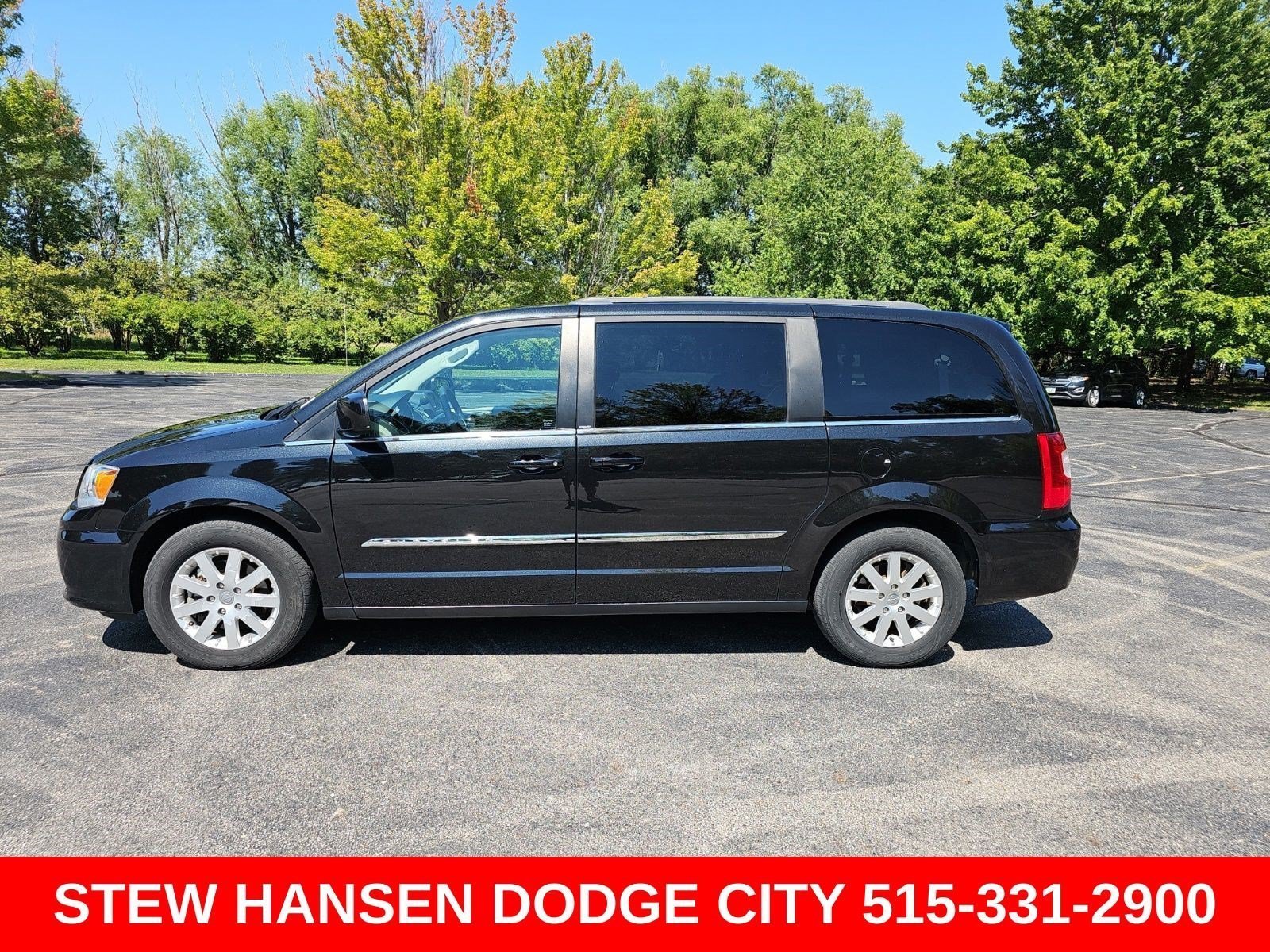 Used 2014 Brilliant Black Crystal Pearlcoat Chrysler Touring image 1